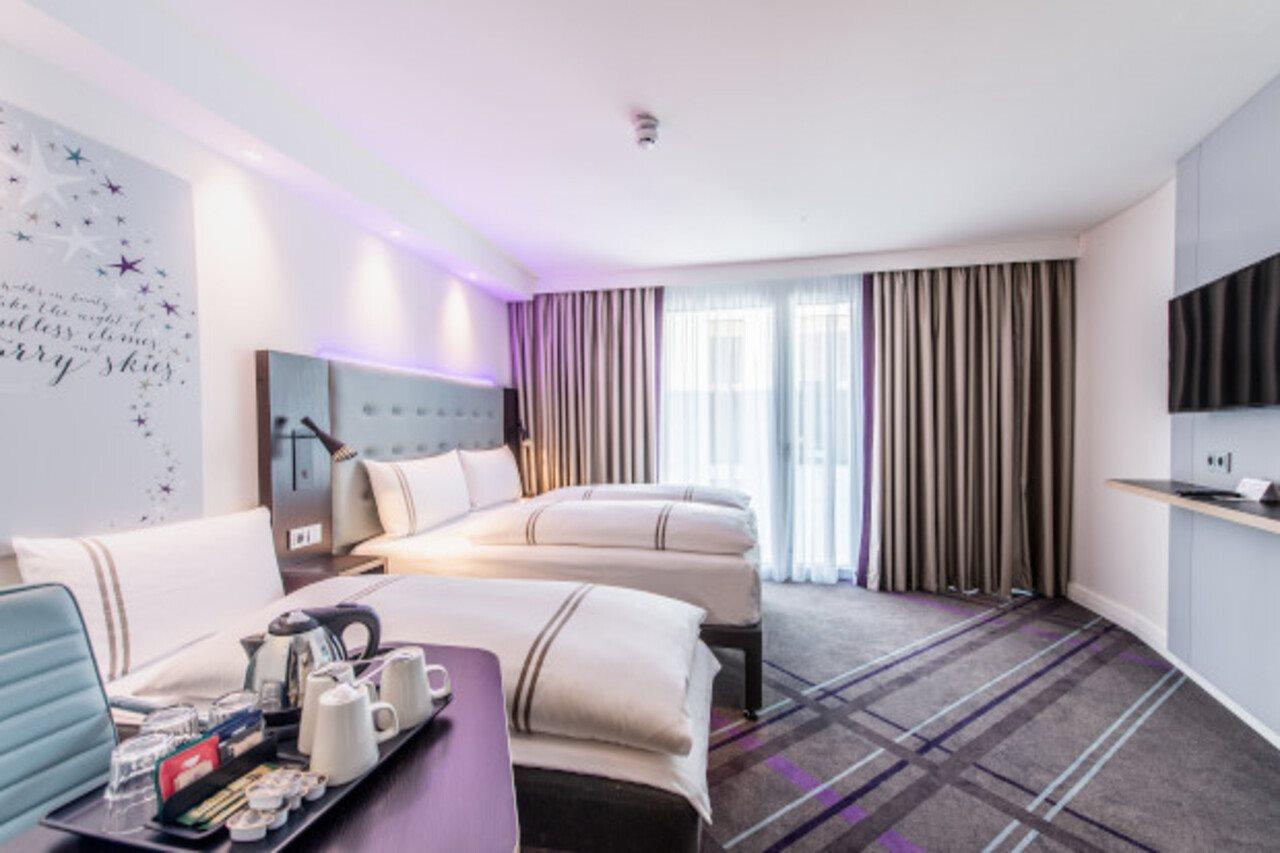 Premier Inn Stuttgart City Centre Exterior photo