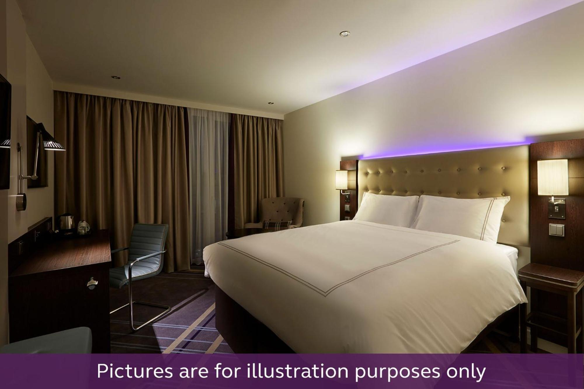 Premier Inn Stuttgart City Centre Exterior photo