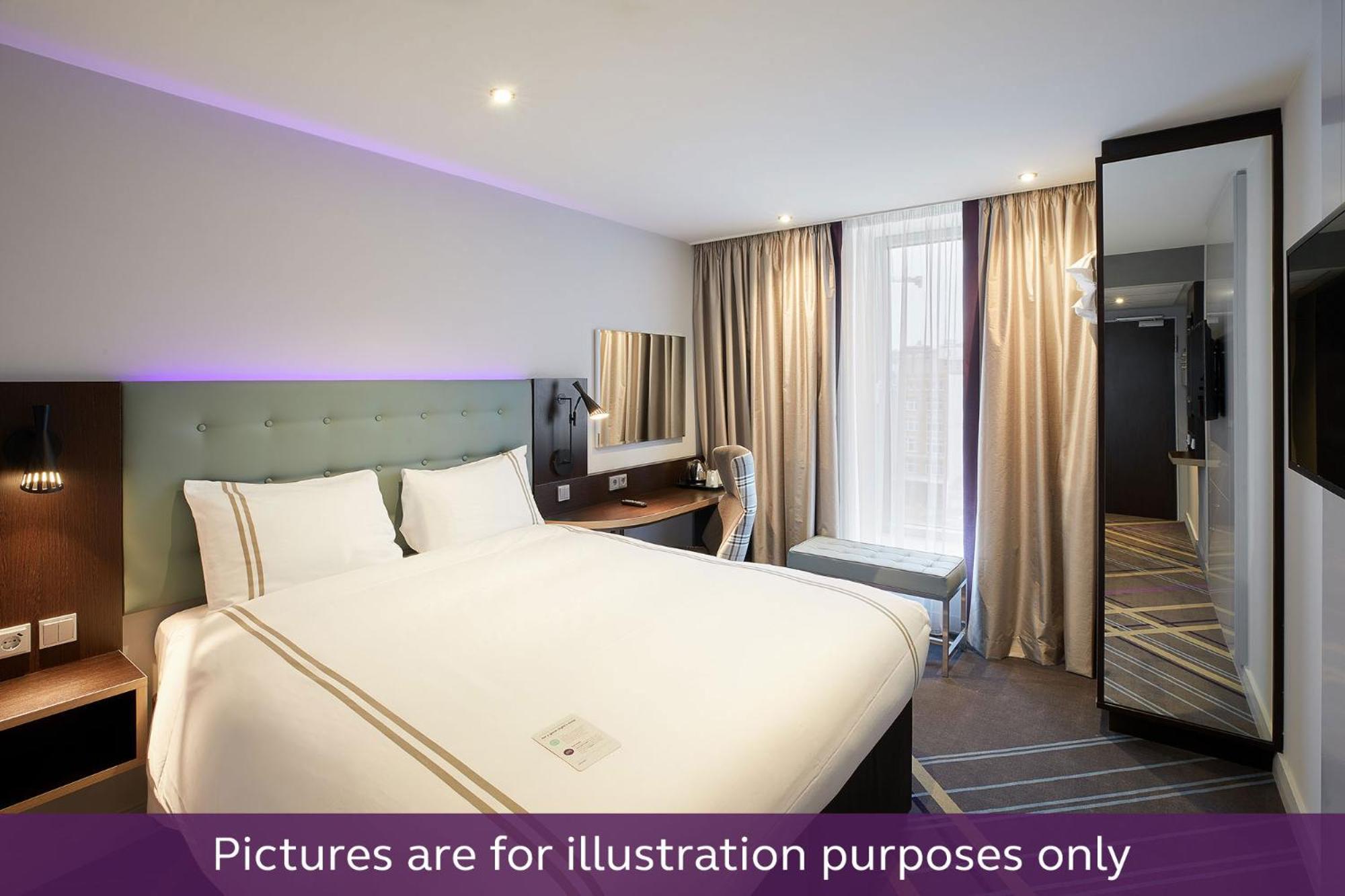 Premier Inn Stuttgart City Centre Exterior photo