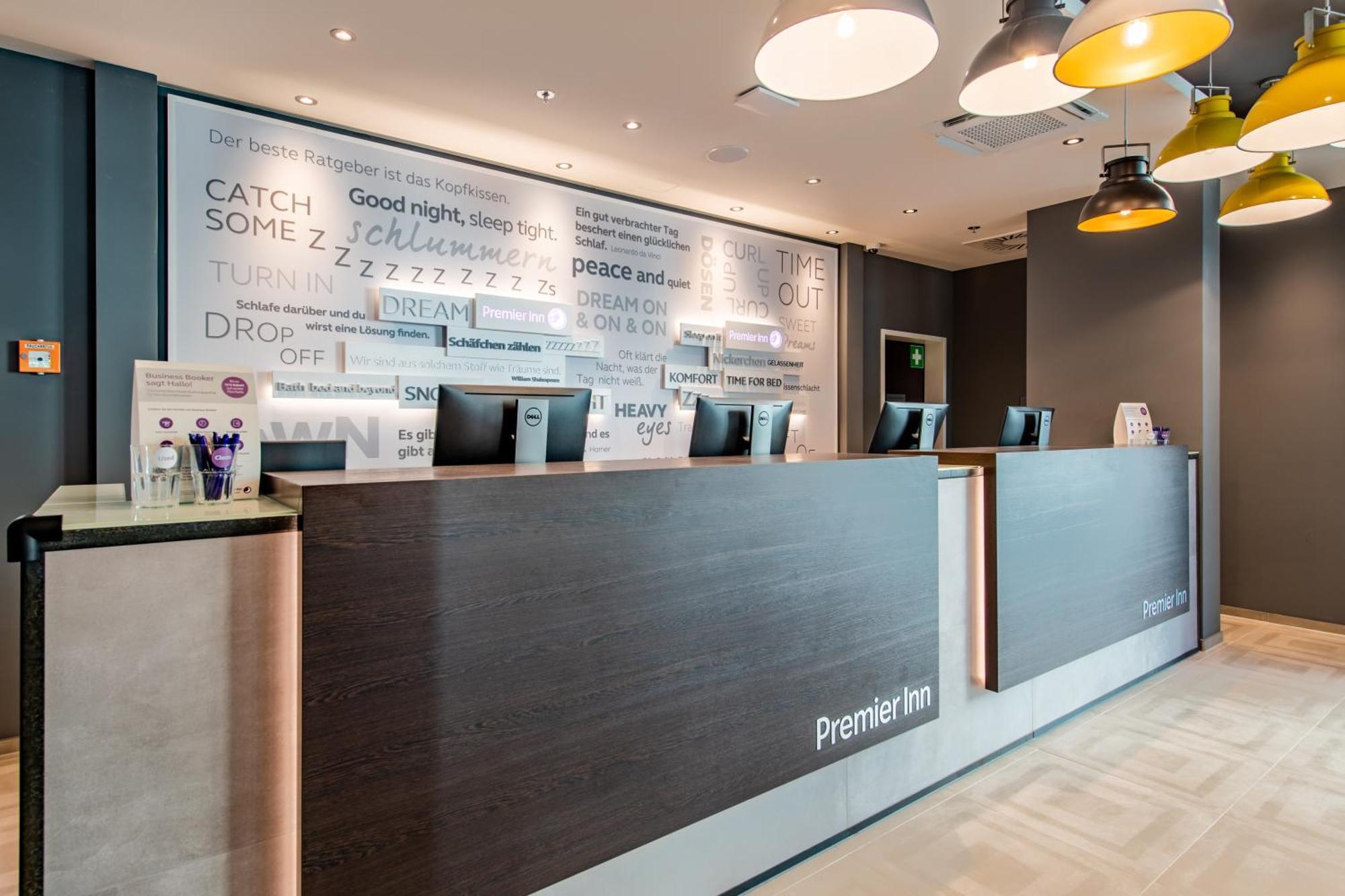 Premier Inn Stuttgart City Centre Exterior photo